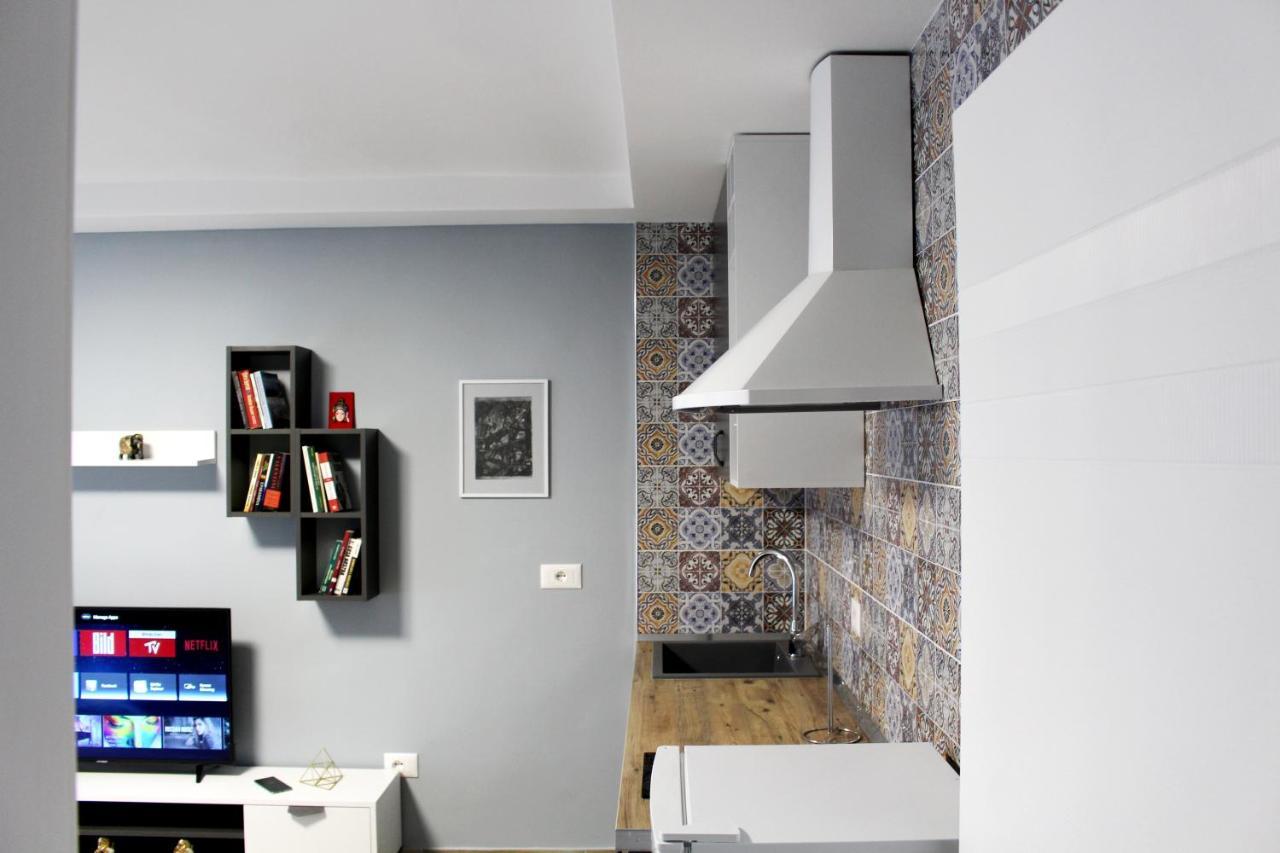 Ferienwohnung 2V1 - Blloku Bkt Tirana Exterior foto