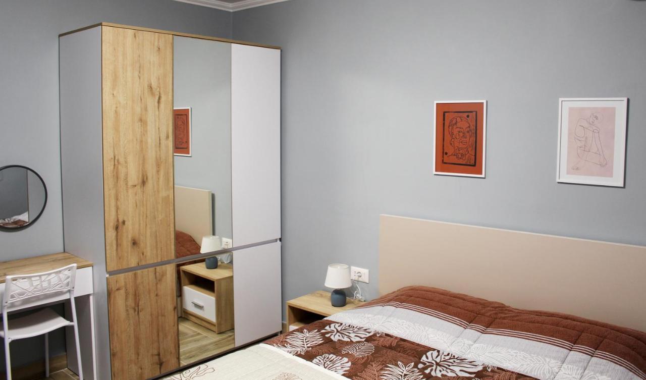 Ferienwohnung 2V1 - Blloku Bkt Tirana Exterior foto