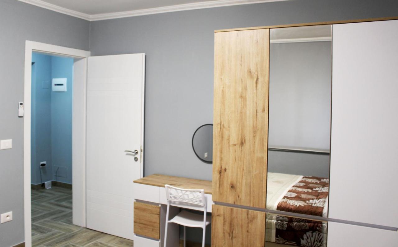 Ferienwohnung 2V1 - Blloku Bkt Tirana Exterior foto
