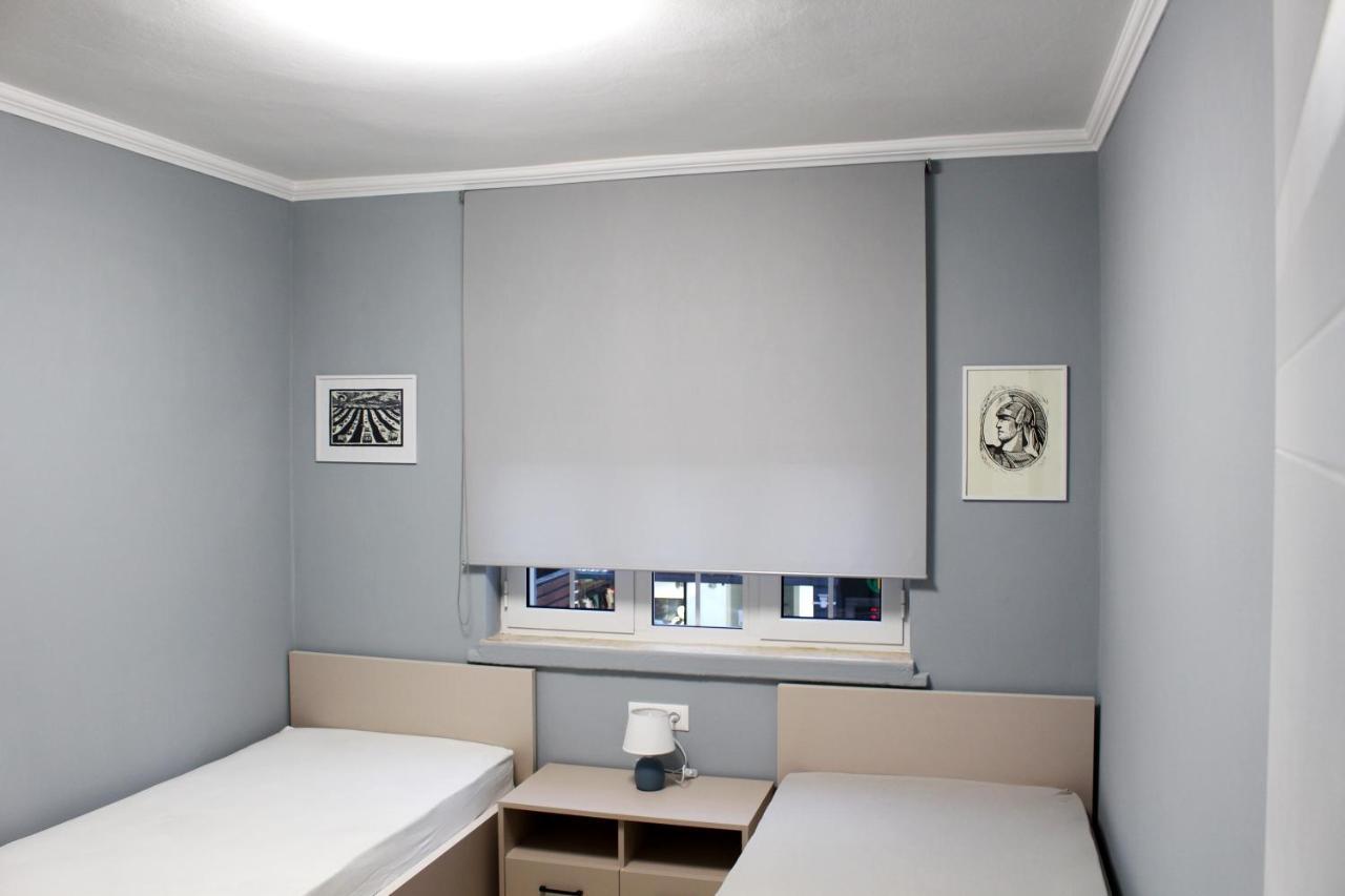 Ferienwohnung 2V1 - Blloku Bkt Tirana Exterior foto